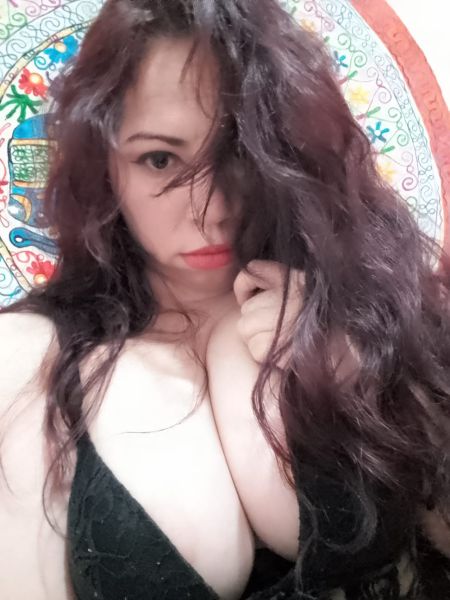 Soy luli una gordita con curvas para satisfacer tus necesidades virtuales y hacerte explotar de placer con videollamadas hot llámame no te vas arrepentir 