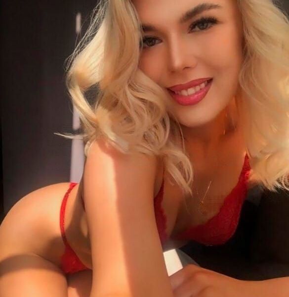 Hello boys, My name is Isabelle! I am a sensual and tender lover, a natural attractive woman, with a perfect figure. I will be your perfect partner in the bed or dine, I guarantee you the best service and GFE at the highest level! The moment we're having together must be special to you and I will do my best to make it real! If you want to meet me, send me a message on WhatsApp!